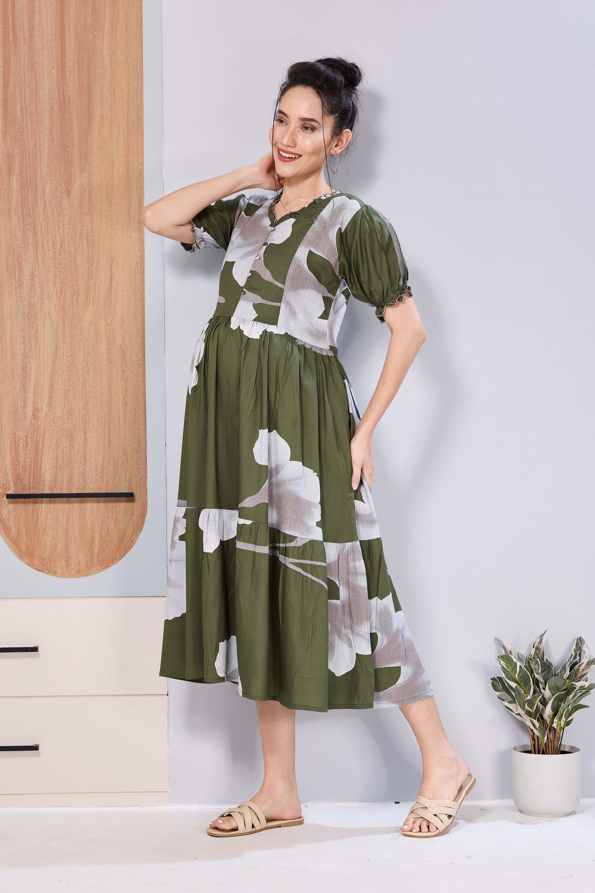 Stylish Picoting Maternity & Feeding Maxi Dress – Black & Grey Watercolour Floral Nursing Frock with Invisible Zipper & Frill Sleeves
