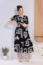 Stylish Picoting Maternity & Feeding Maxi Dress – Black & White Abstract Geometric Nursing Frock with Invisible Zipper & Scalloped Sleeves