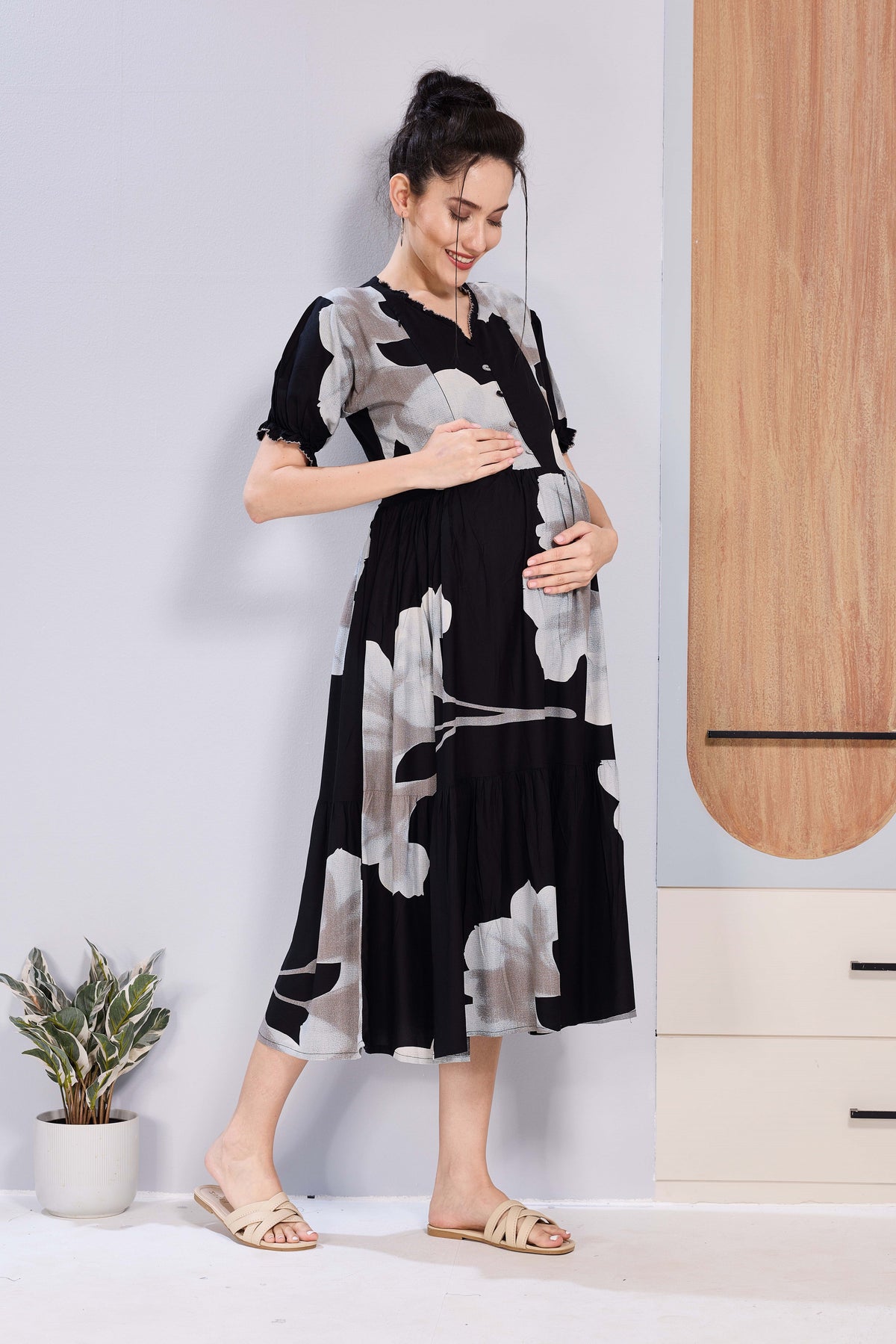 Stylish Picoting Maternity & Feeding Maxi Dress – Black & Grey Watercolour Floral Nursing Frock with Invisible Zipper & Frill Sleeves