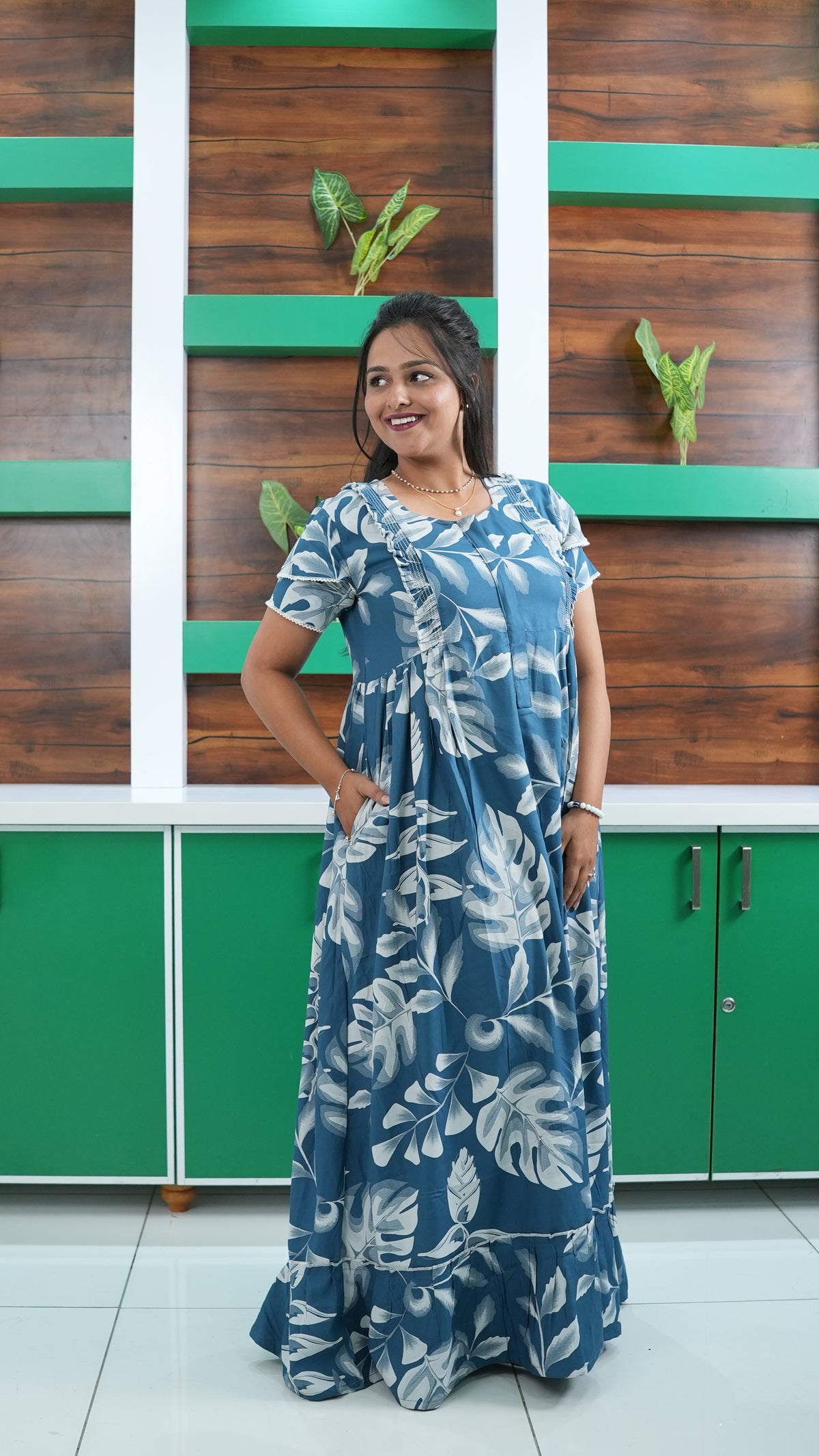 Dusty Mauve Orchid Print Rayon Feeding Frock – Stylish Front Open Zipper Maternity Dress with Double Layer Sleeves