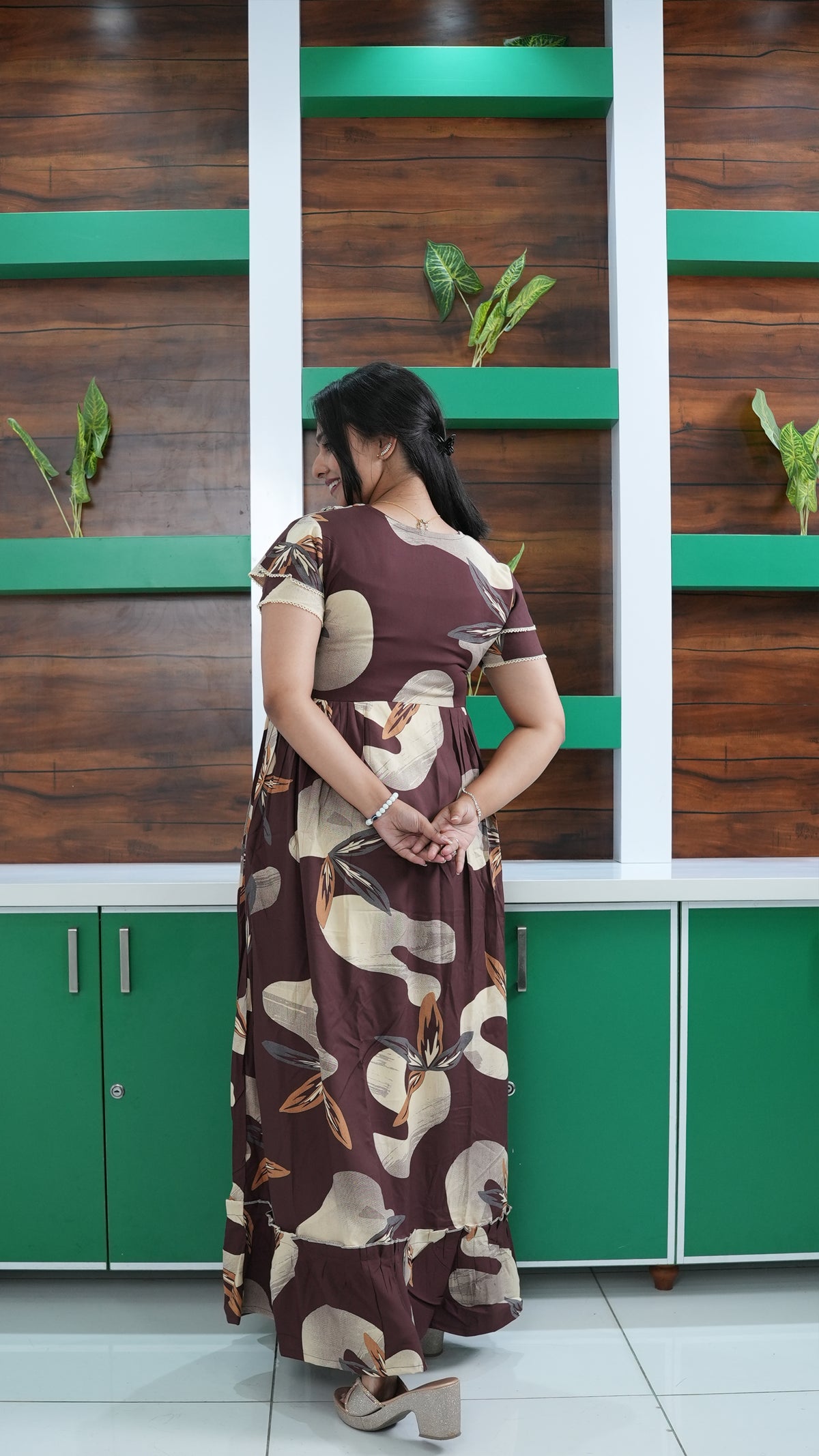 Chocolate Brown Autumn Leaf Print Rayon Feeding Frock – Stylish Front Open Zipper Maternity Dress with Double Layer Sleeves