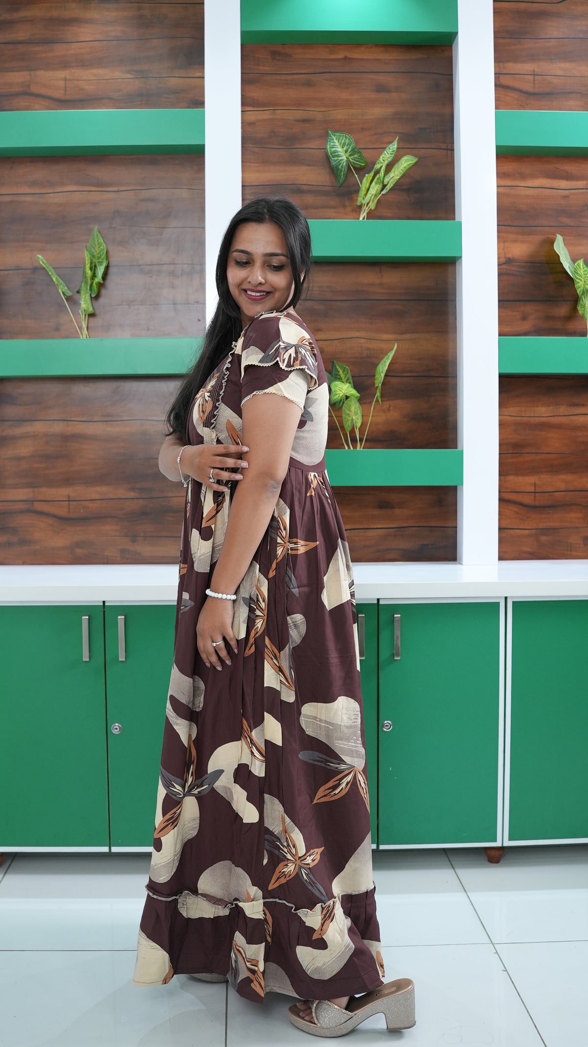 Chocolate Brown Autumn Leaf Print Rayon Feeding Frock – Stylish Front Open Zipper Maternity Dress with Double Layer Sleeves