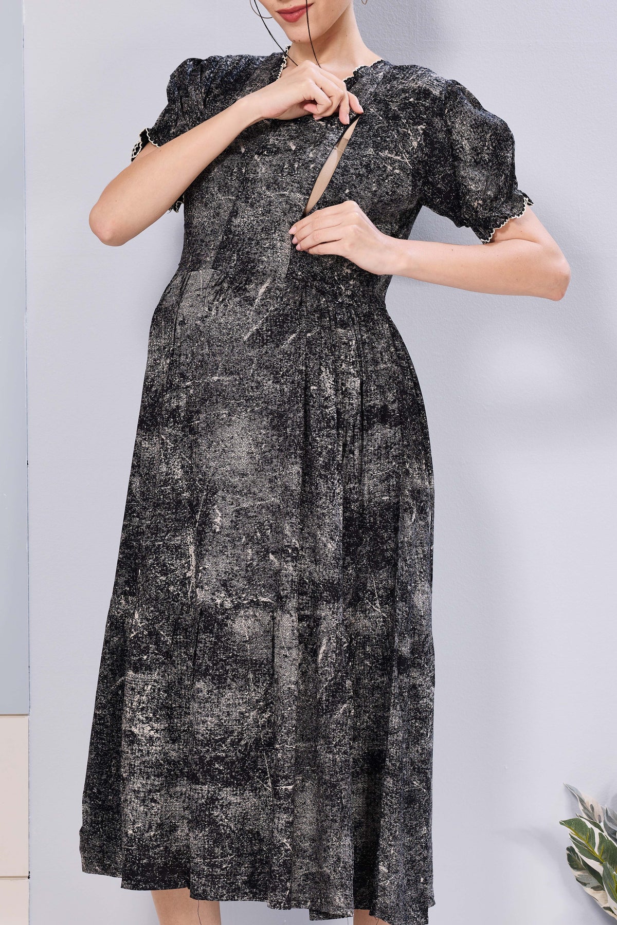 Stylish Picoting Maternity & Feeding Maxi Dress – Abstract Mineral Print Nursing Frock with Invisible Zipper & Puff Sleeves - Breastfeeding Friendly