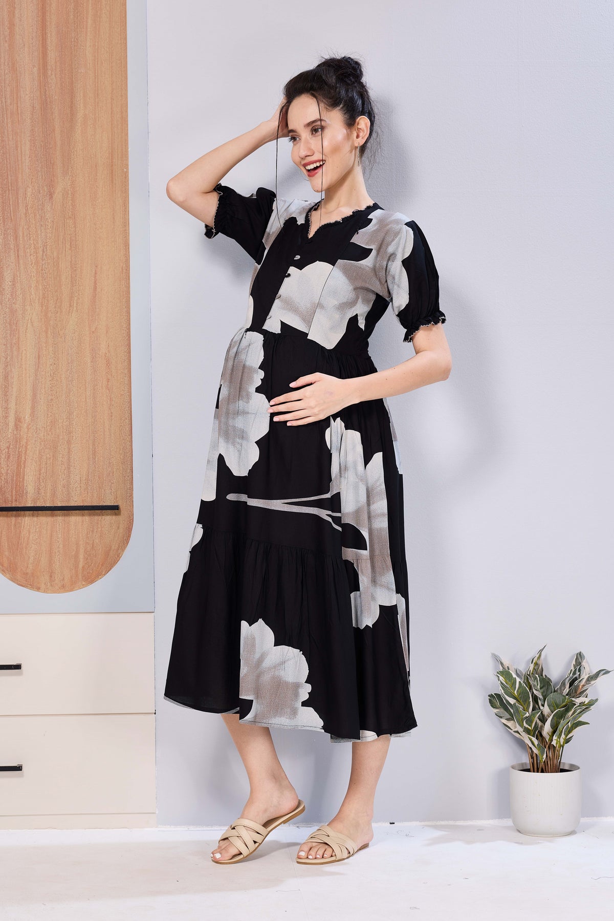 Stylish Picoting Maternity & Feeding Maxi Dress – Black & Grey Watercolour Floral Nursing Frock with Invisible Zipper & Frill Sleeves