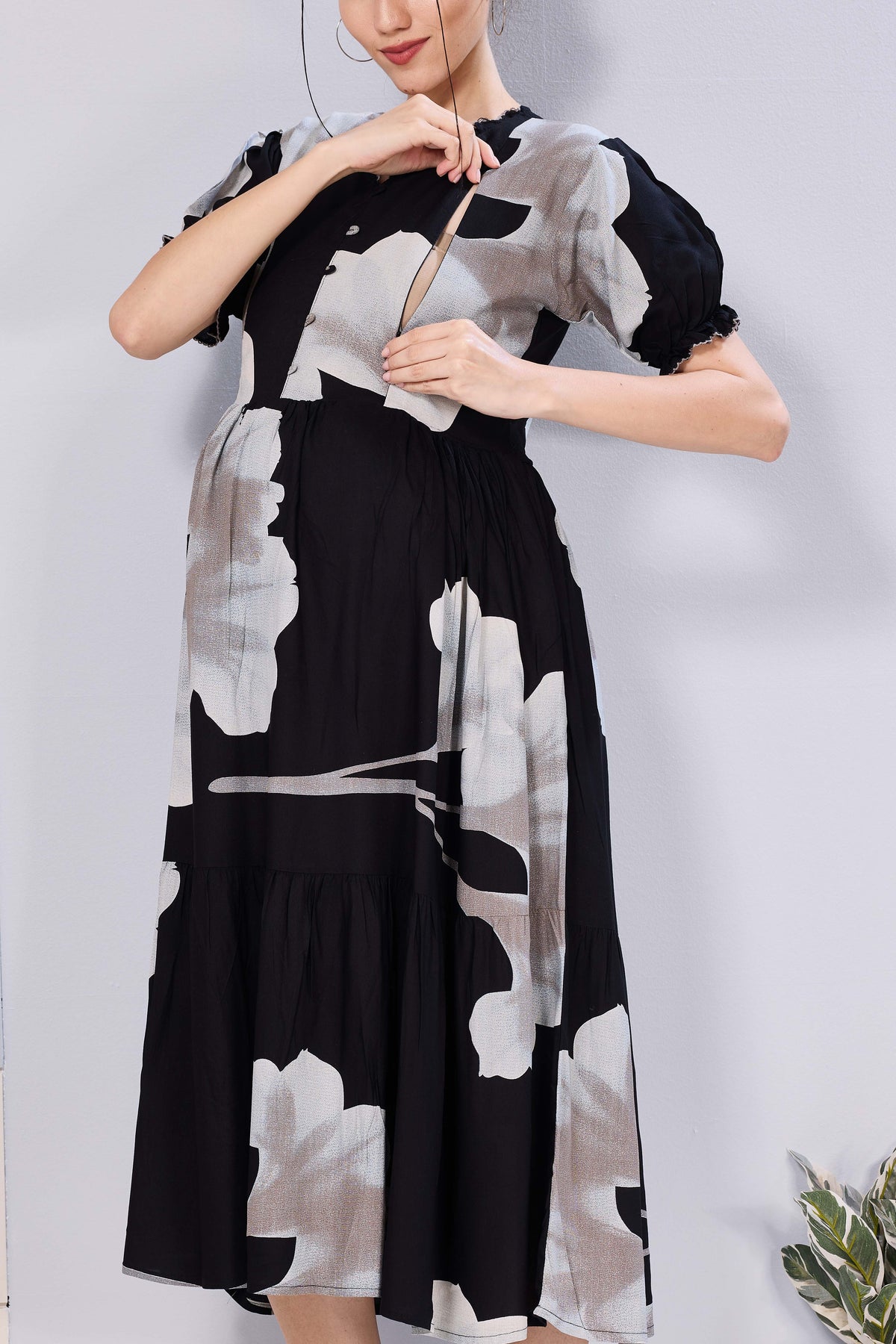 Stylish Picoting Maternity & Feeding Maxi Dress – Black & Grey Watercolour Floral Nursing Frock with Invisible Zipper & Frill Sleeves