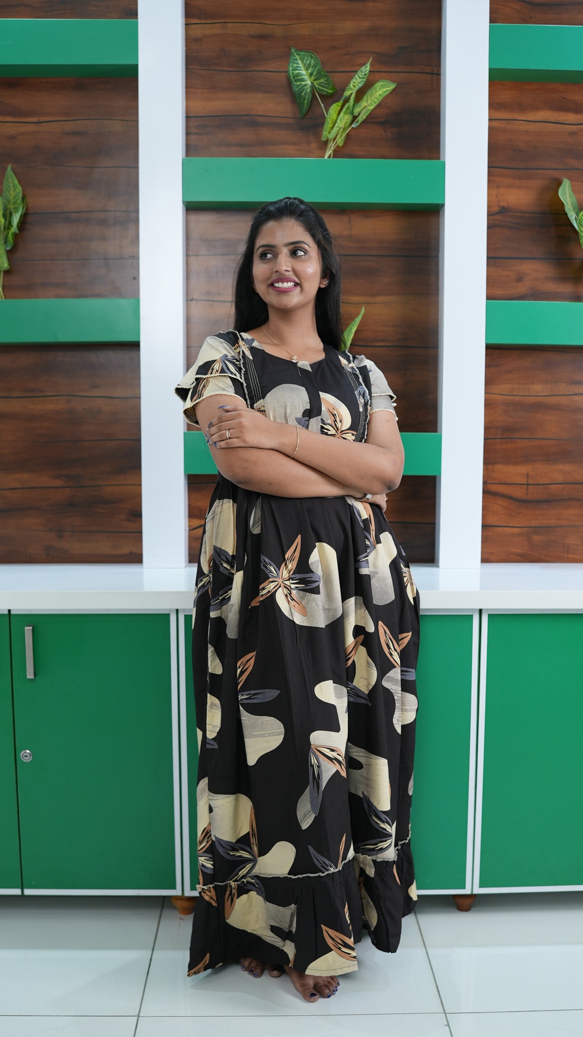 Chocolate Brown Autumn Leaf Print Rayon Feeding Frock – Stylish Front Open Zipper Maternity Dress with Double Layer Sleeves