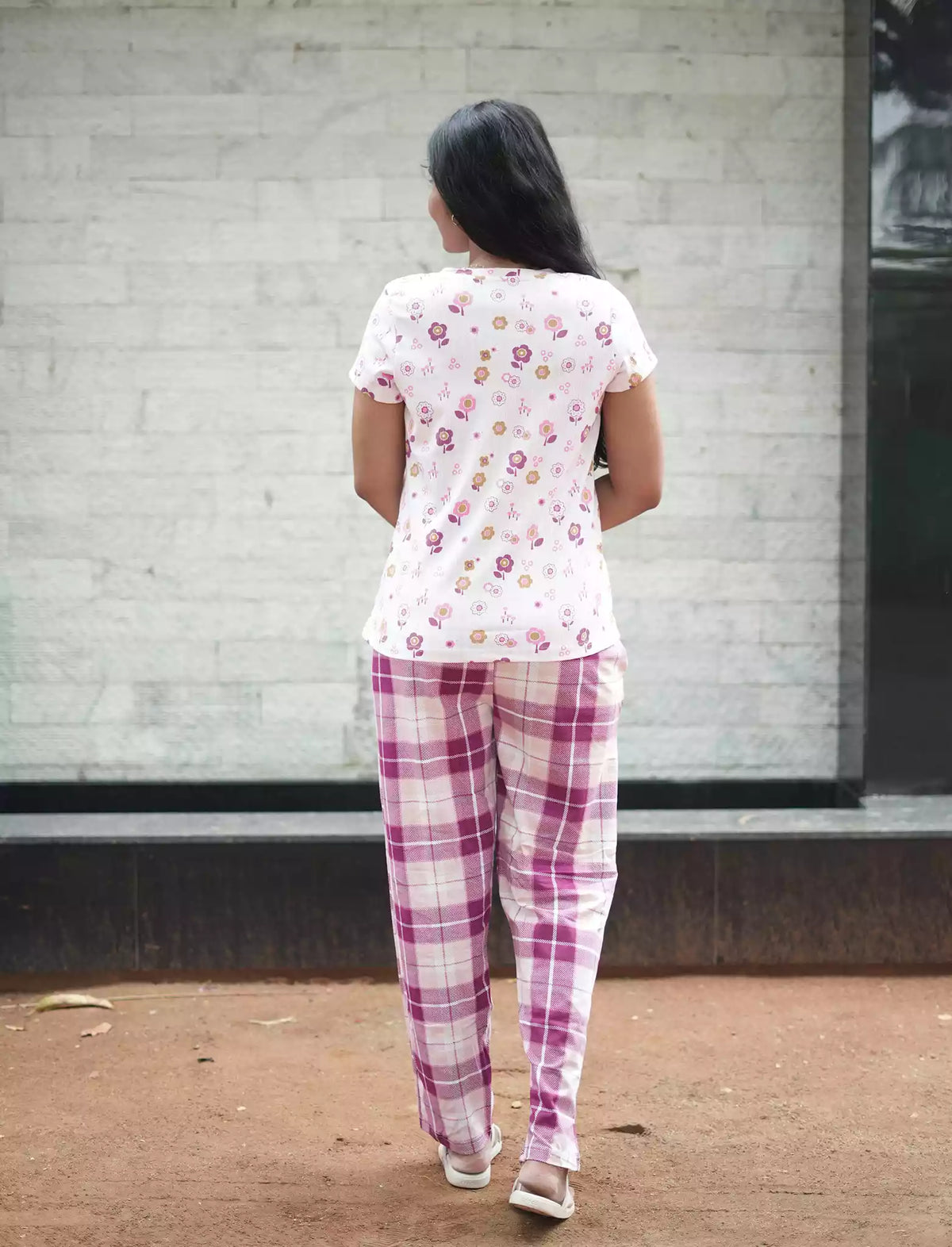 Pink Floral Print Checks Pyjama Set for Women | Mangai Nighties