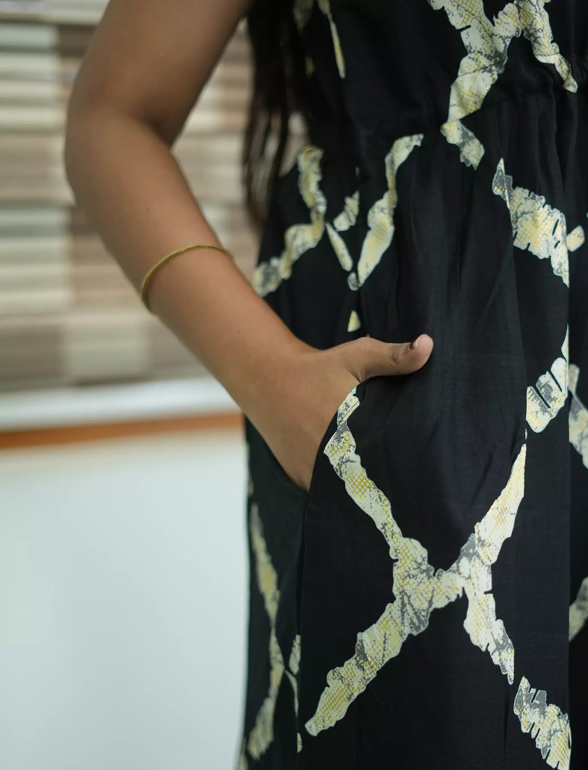Black Rayon Abstract Print Front Tie Side Pocket Maxi - Mangai Nighties